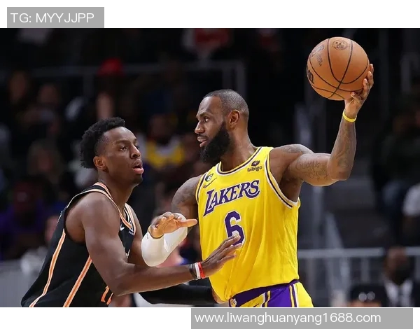 湖人对战火箭詹姆斯精彩表现回放全景解析与赛后点评